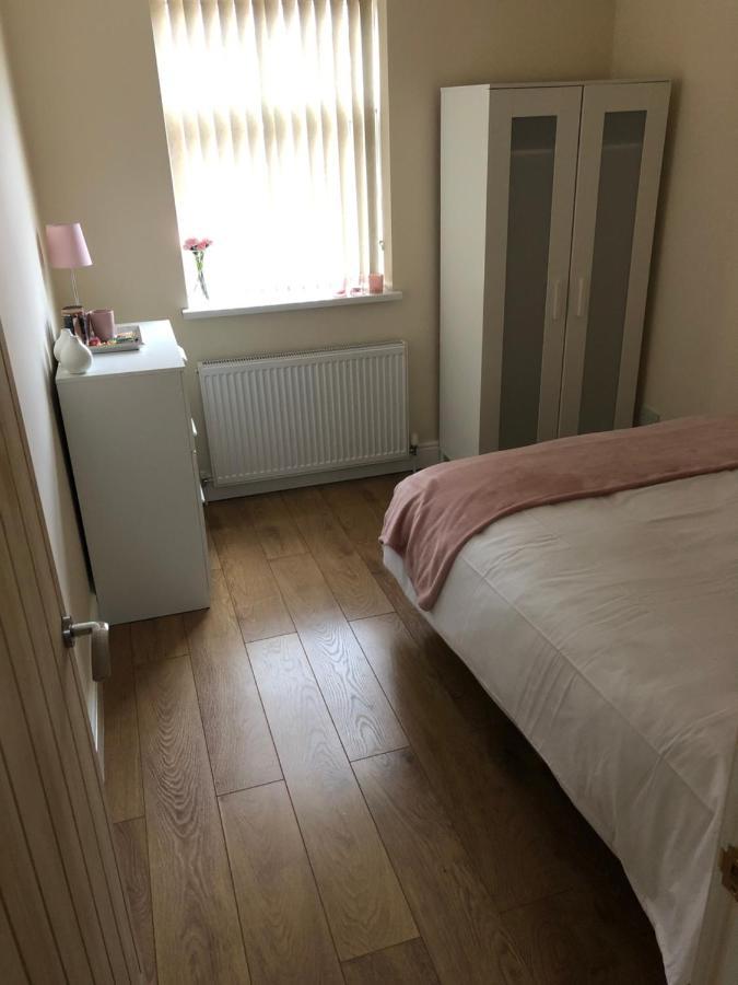 Big Room Rusholme With Tv And Private Bathroom-Parking&Wifi Manchester Buitenkant foto