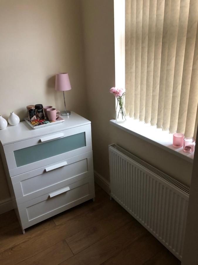 Big Room Rusholme With Tv And Private Bathroom-Parking&Wifi Manchester Buitenkant foto