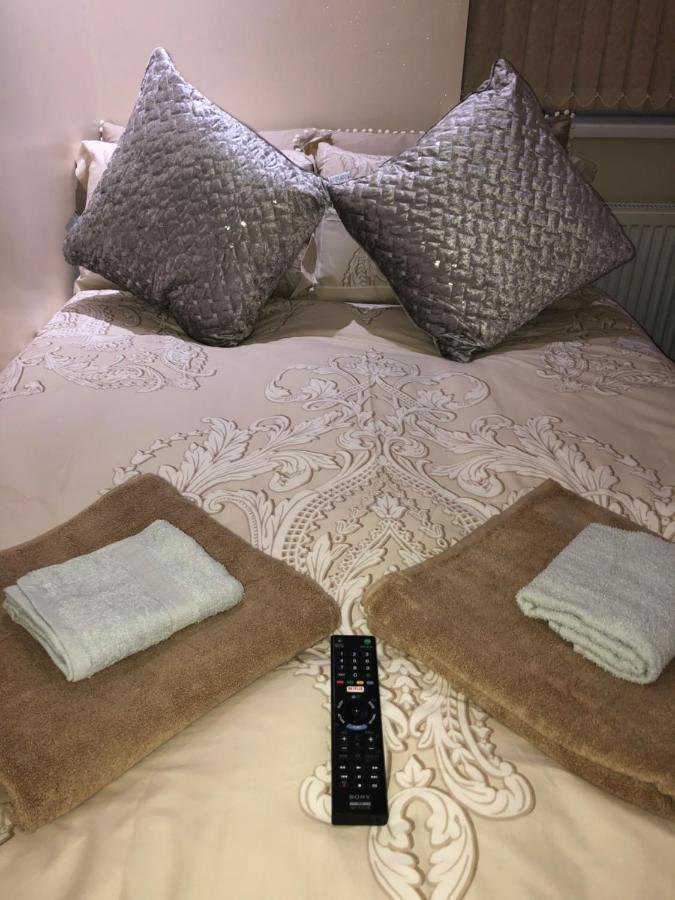 Big Room Rusholme With Tv And Private Bathroom-Parking&Wifi Manchester Buitenkant foto