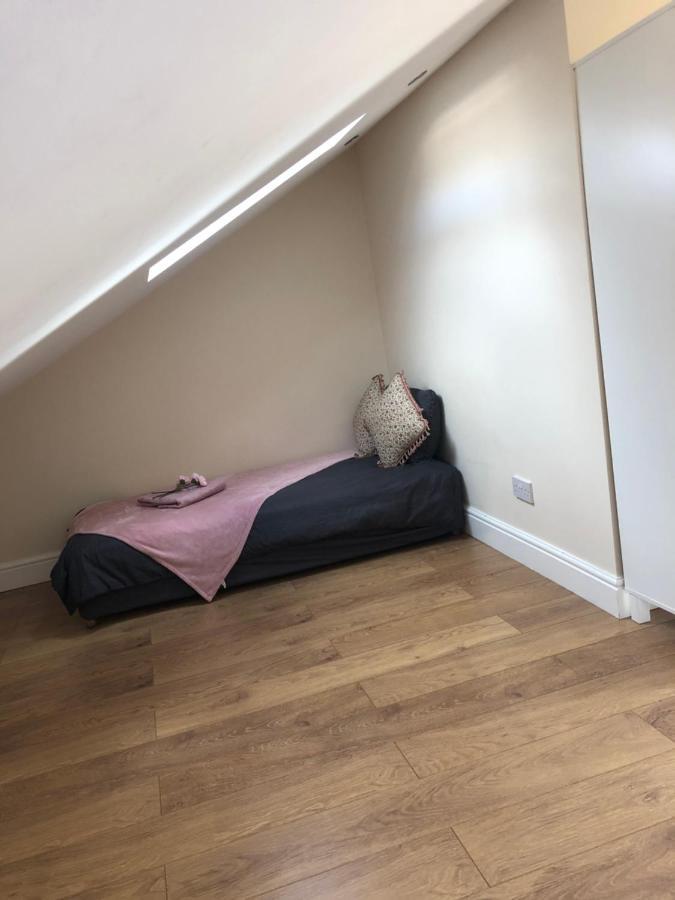 Big Room Rusholme With Tv And Private Bathroom-Parking&Wifi Manchester Buitenkant foto