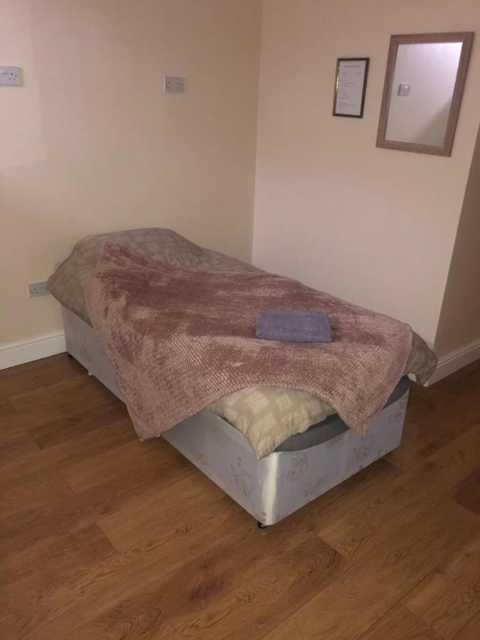 Big Room Rusholme With Tv And Private Bathroom-Parking&Wifi Manchester Buitenkant foto
