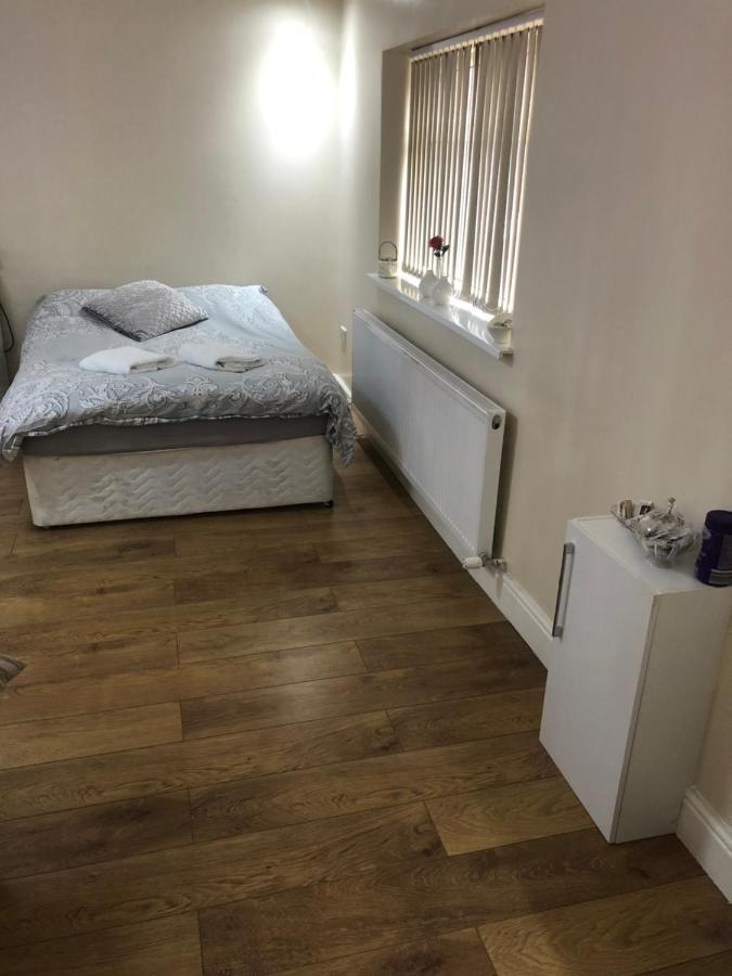 Big Room Rusholme With Tv And Private Bathroom-Parking&Wifi Manchester Buitenkant foto