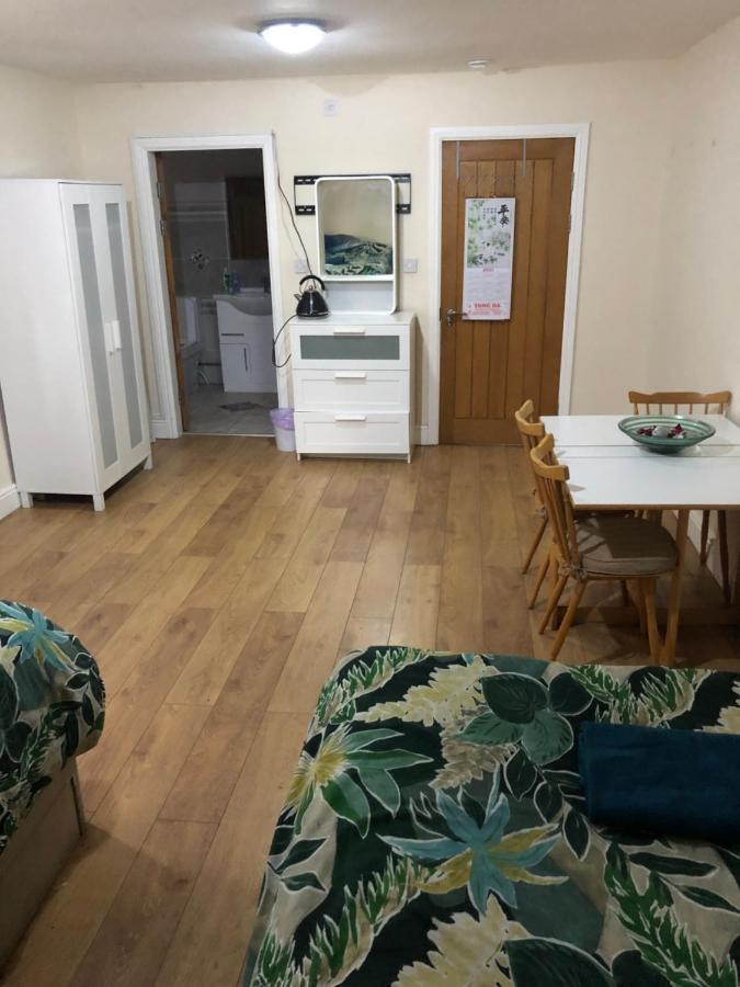 Big Room Rusholme With Tv And Private Bathroom-Parking&Wifi Manchester Buitenkant foto