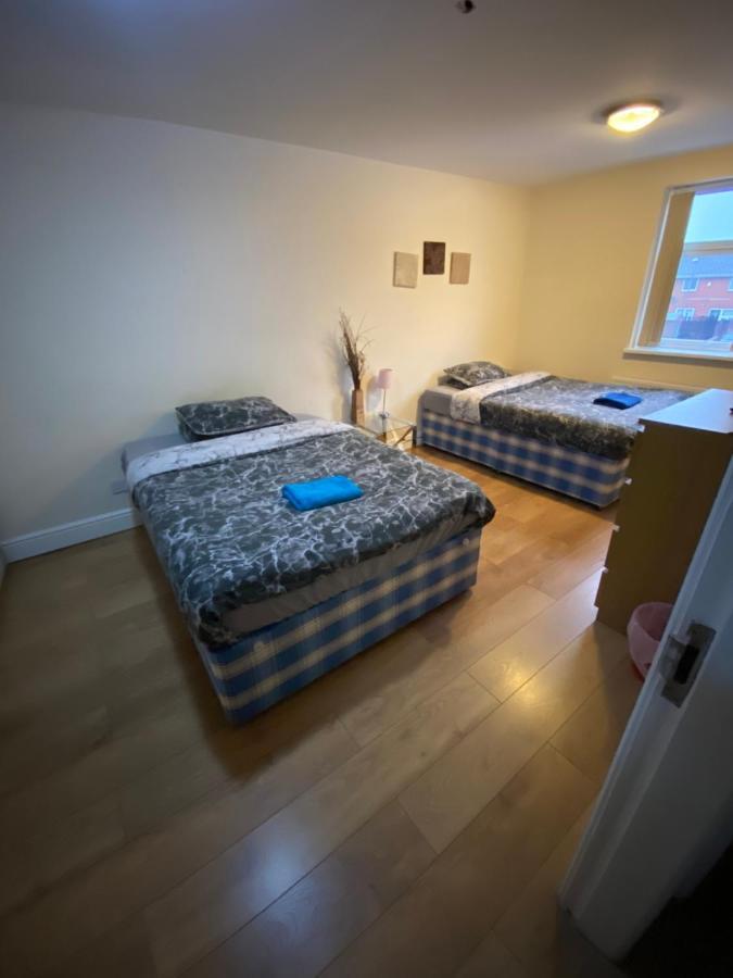 Big Room Rusholme With Tv And Private Bathroom-Parking&Wifi Manchester Buitenkant foto