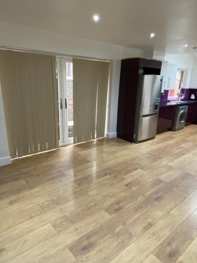Big Room Rusholme With Tv And Private Bathroom-Parking&Wifi Manchester Buitenkant foto
